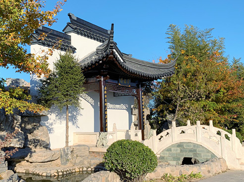 卧龙公墓环境图03